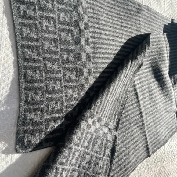 Vintage Fendi Grey and Black Scarf - Picture 3 of 6